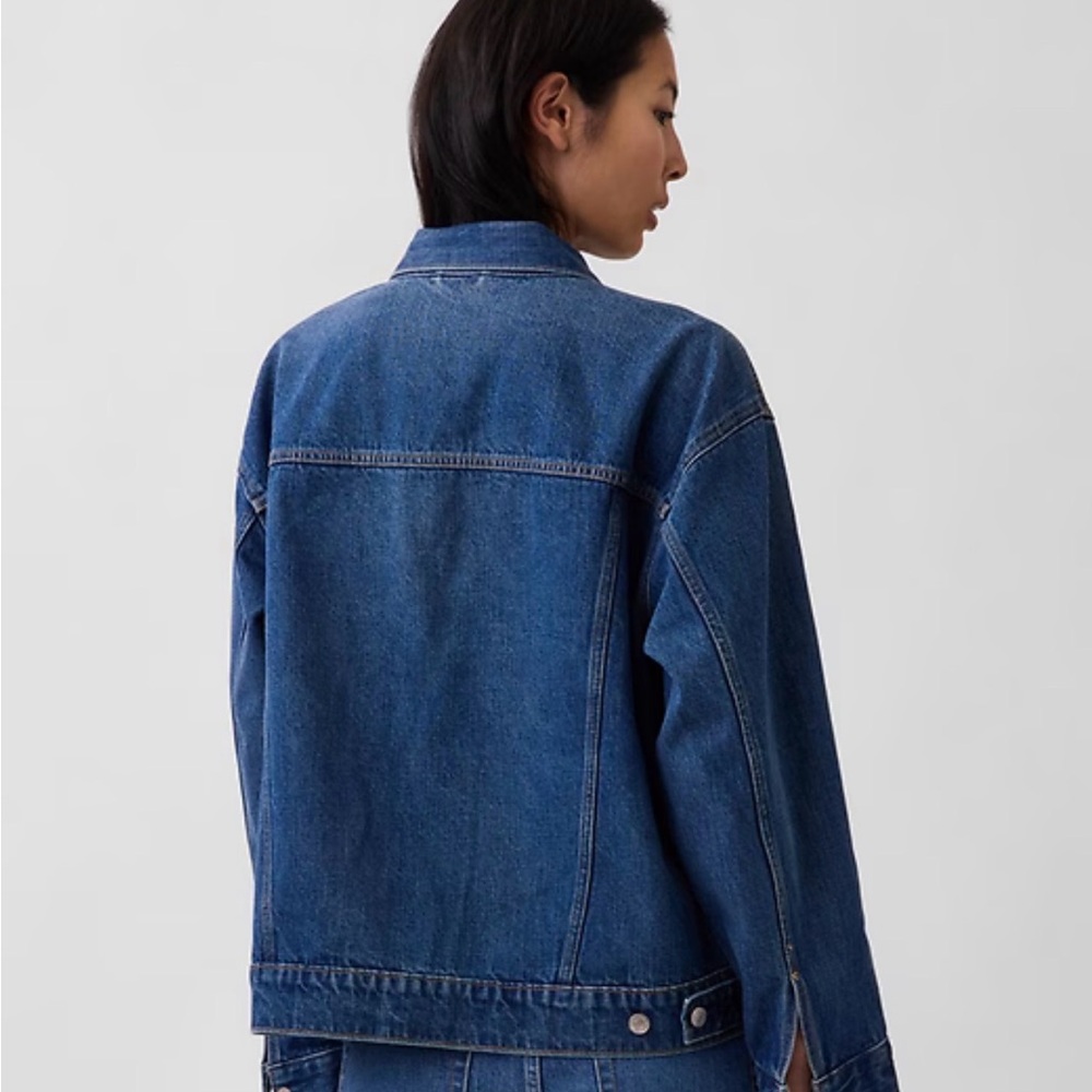 NWT GAP Classic Icon Oversized Denim Jacket with Pockets in Medium Wash - Picture 7 of 8
